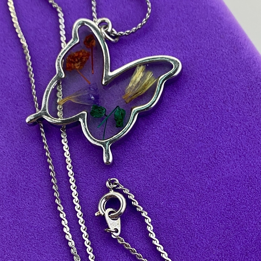 💛 Classic Nickel Silver Dried Flower Butterfly Pendant Necklace - Picture 5 of 9